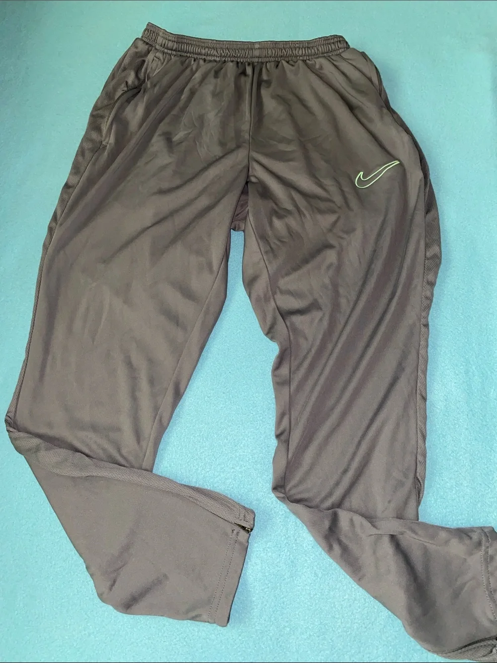 NIKE gray dry fit pull on neon green swoosh ankle zippers pockets NEW size XL